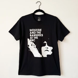 Siouxsie & The Banshees Unisex Carbon T-Shirt: At The BBC (Black)