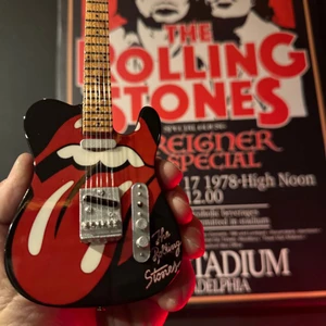 The Rolling Stones Mini Guitar: Tongue & Lips
