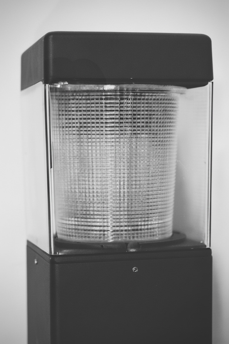 LED square bollard with glass reflector