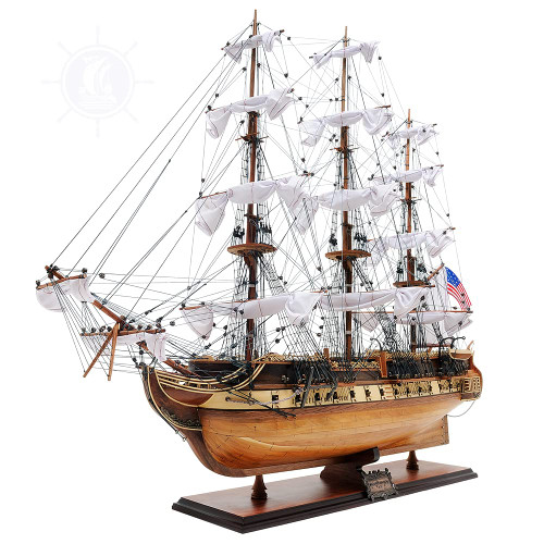 Uss Constitution Exclusive Edition T012 (Model Kit) By OMH