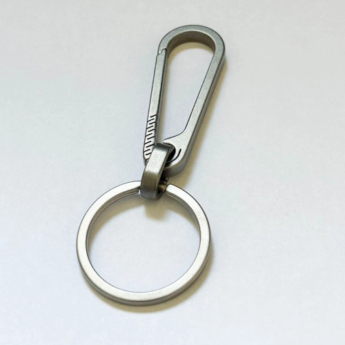 Red - High-End Titanium Keychain Men Car Key Chain Key Ring Ultra Lightweight Edc Carabiner Key Holder Outdoor Hiking Buckle Tool Gift By WTB