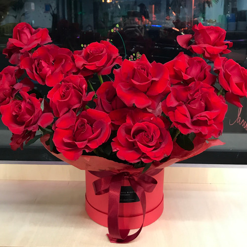 Red roses box Red roses box