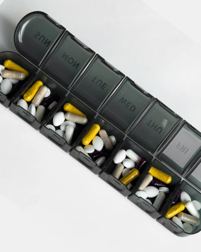 Blíster de medicamentos organizado por tomas