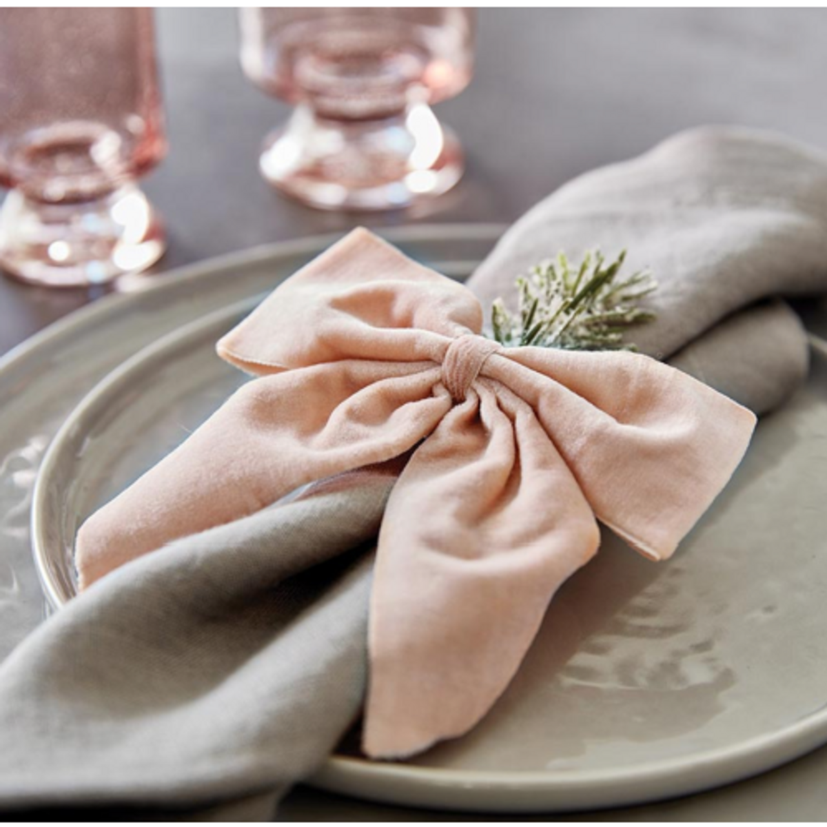 Set/4 Velvet Bow Napkin Tie Set/4 Velvet Bow Napkin Tie