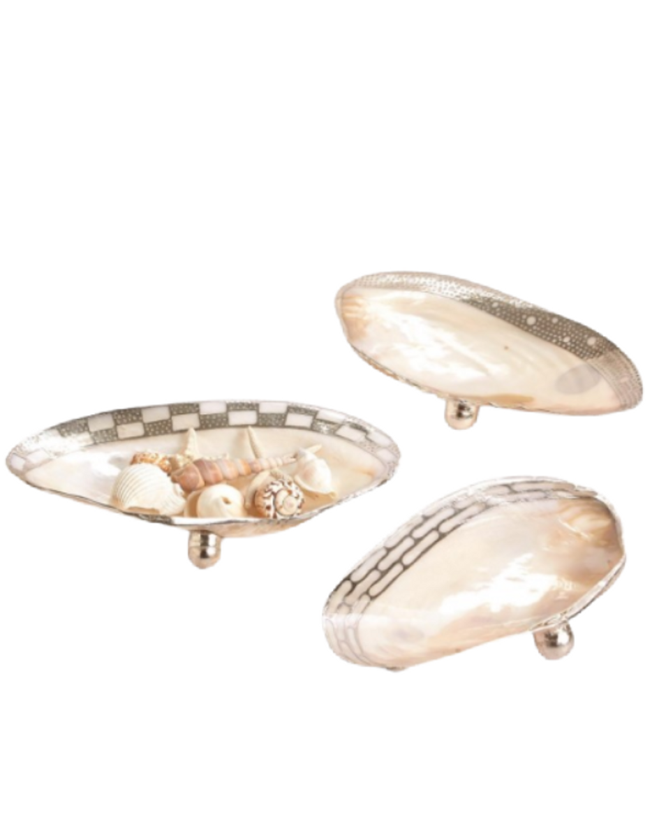 Cabebe Shell Dish with Silver Trim Cabebe Shell Dish with Silver Trim