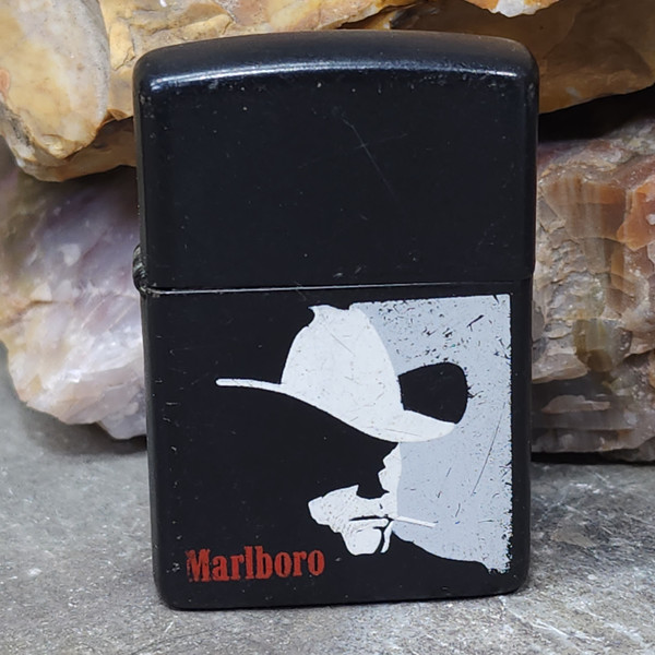 Vintage Marlboro Man Cigarette Advertising Zippo Cigarette Lighter Black Enamel