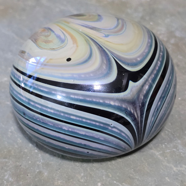 Beautiful Unsigned Vintage Handblown Art Glass Paperweight Iridescent Pulled