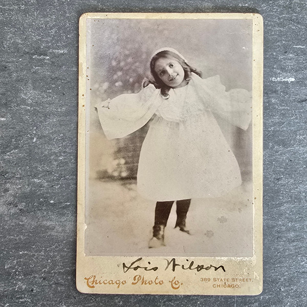 Eerie Adorable Identified Little Girl Arms Spread Lois Wilson Cabinet Card Photo