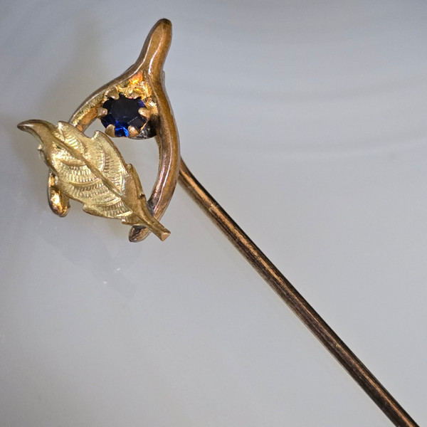 Antique Wishbone & Leaf with Deep Blue Sapphire Victorian Gold Stick Pin Brooch