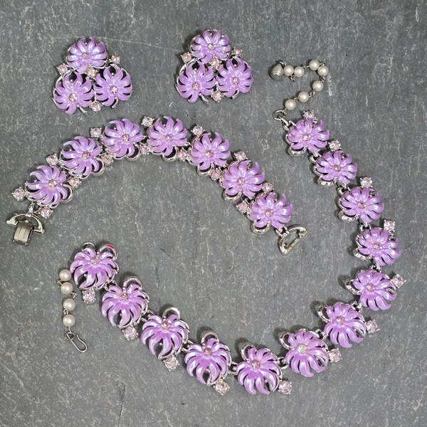 Vintage Mid-Century Light Purple Lavender Thermoset Parure Flower Rhinestone Set