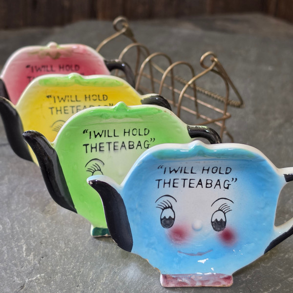 Vintage Teapot Tea Bag Holders Set of 4 with Wire Rack Japan Mid Century Kitschy