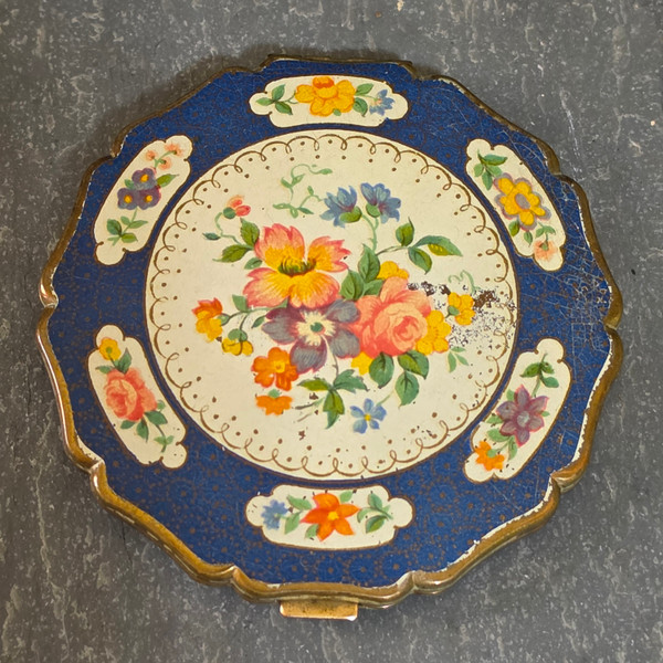 Vintage Stratton England Scalloped Powder Compact Enamel Floral Blue Princess