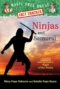 Ninjas and Samurai: A Nonfiction Companion to Magic Tree House #5: Night of the Ninjas - ISBN: 9780385386333