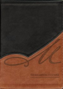 NKJV, The MacArthur Study Bible, Imitation Leather, Black/Brown, Indexed - ISBN: 9781401677336