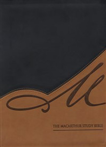 NASB, The MacArthur Study Bible, Imitation Leather, Black/Tan - ISBN: 9780718020767