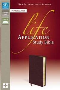 NIV, Life Application Study Bible, Personal Size, Bonded Leather, Burgundy - ISBN: 9780310434689