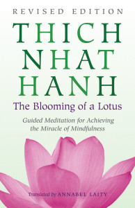 The Blooming of a Lotus: Revised Edition of the Classic Guided Meditation for Achieving the Miracle of Mindfulness - ISBN: 9780807012383