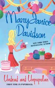 Undead and Unpopular: A Queen Betsy Novel - ISBN: 9780425215999