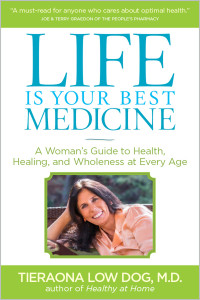 Life Is Your Best Medicine: A Woman's Guide to Health, Healing, and Wholeness at Every Age - ISBN: 9781426214554