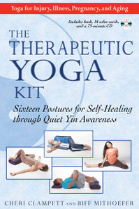 The Therapeutic Yoga Kit: Sixteen Postures for Self-Healing through Quiet Yin Awareness - ISBN: 9781594772511