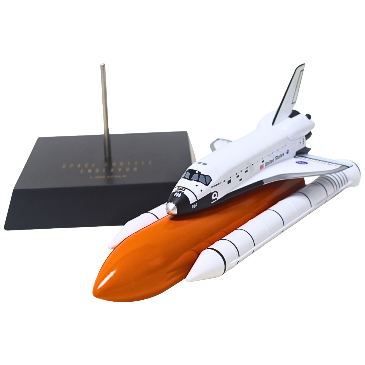 Executive Series Space Shuttle Full Stack Endeavour 1:200 Model