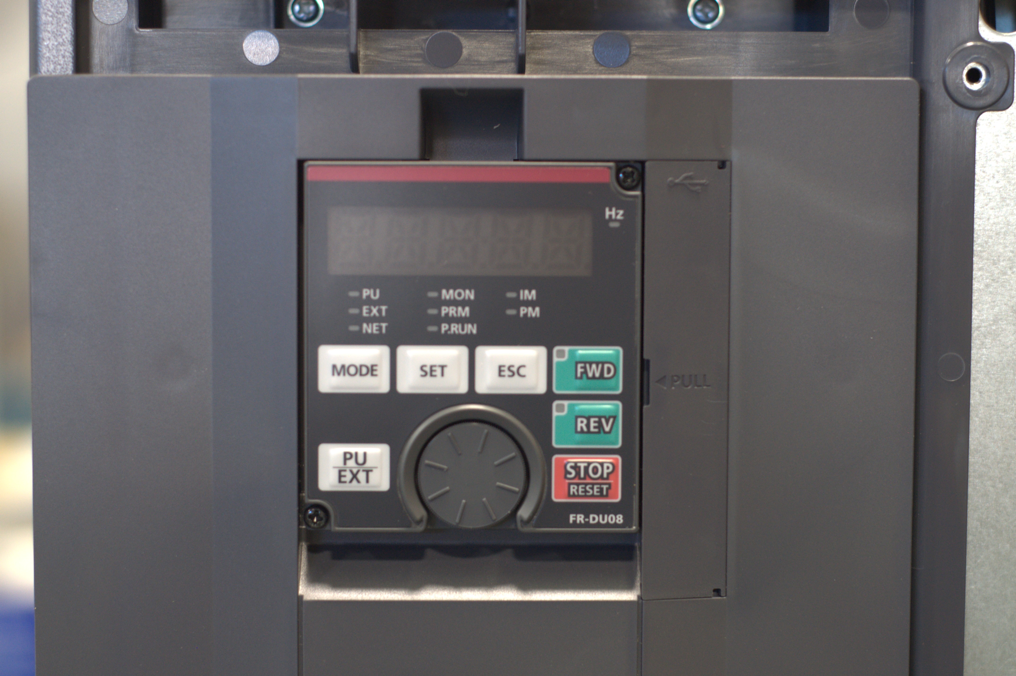 How to Mount a Mitsubishi VFD Parameter Unit - VFDs.com