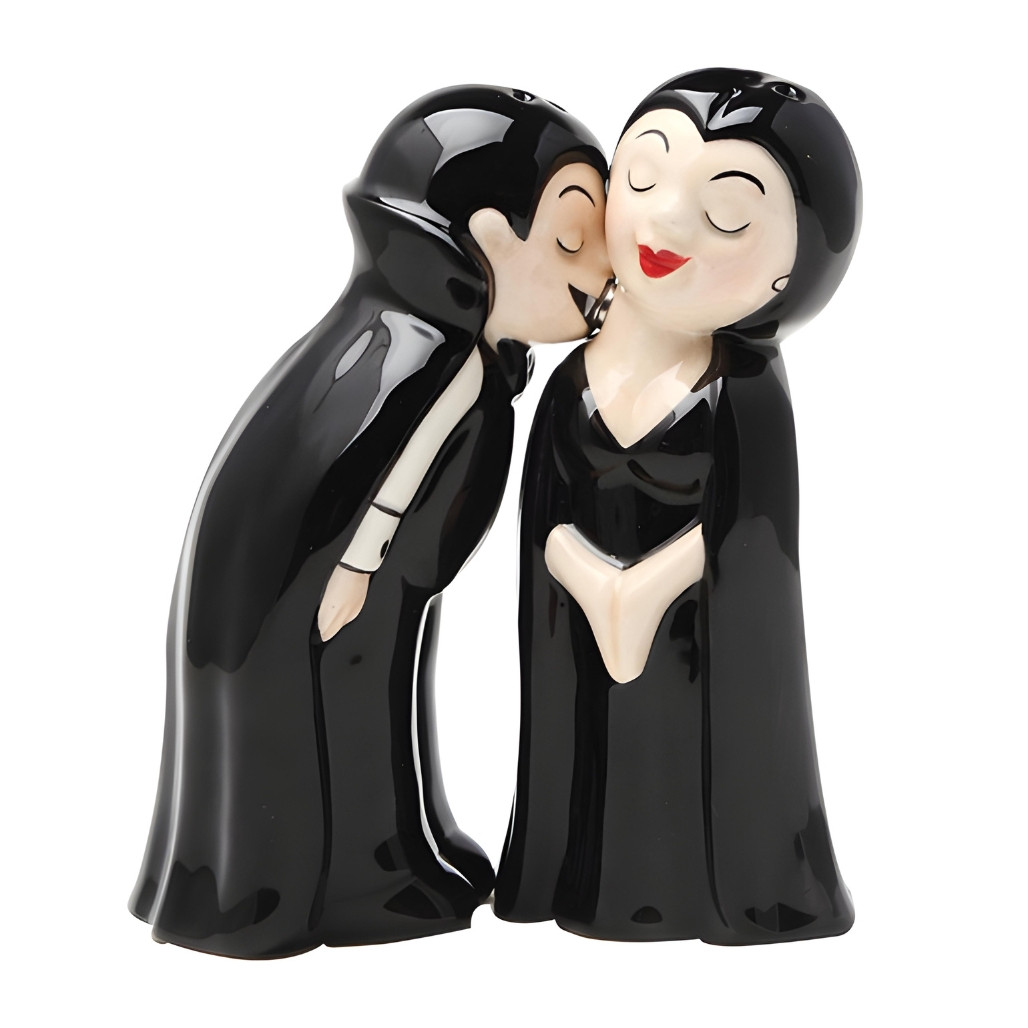 Love At First Bite Vampires Salt And Pepper Set