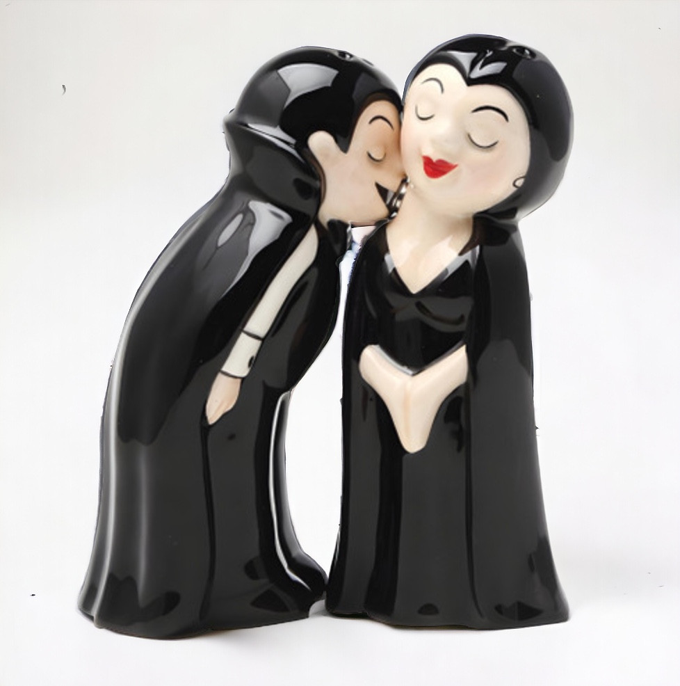 Love At First Bite Vampires Salt And Pepper Set