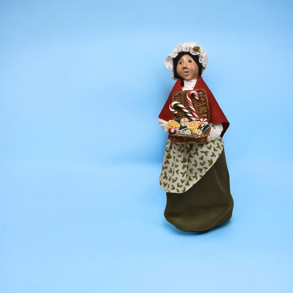 Byers' Choice - Crier Selling Sweets Caroler