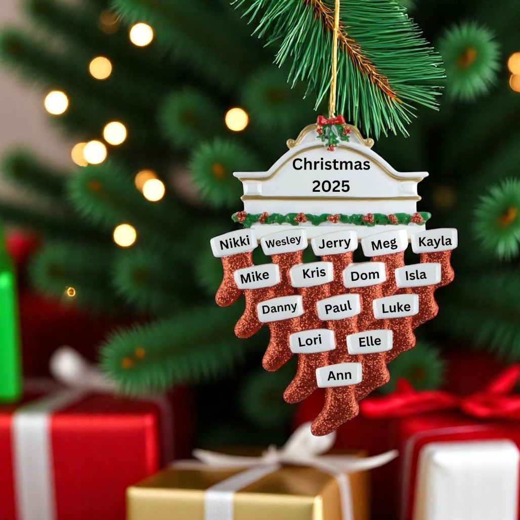 Mantle Family of 15 Personalized Ornament