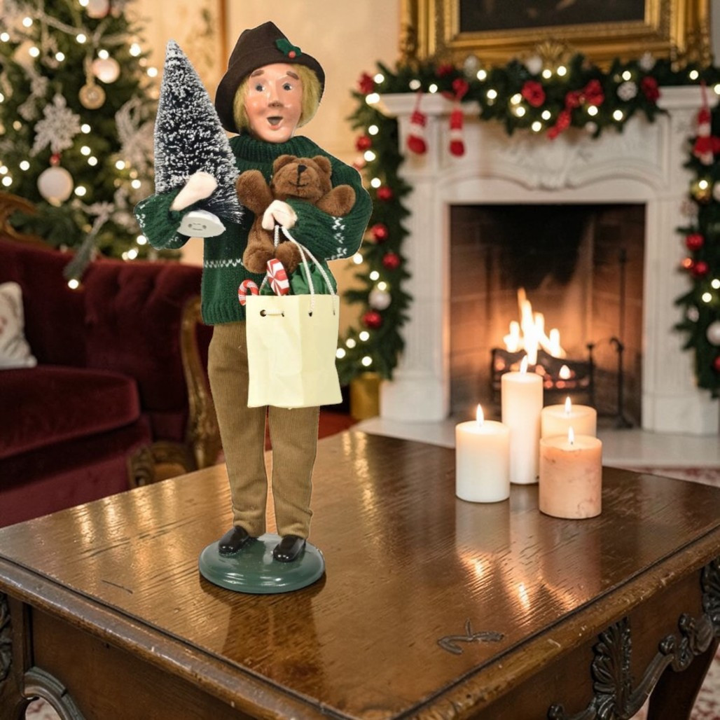 Byers’ Choice Shopping Family Man Caroler | 13 inches