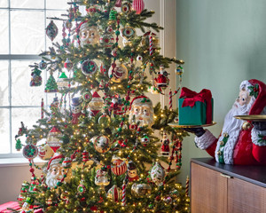 A Very Merry Santa Tree: Decorating Tips Full of Ho Ho Ho