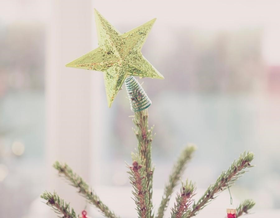 A Complete Guide to Christmas Tree Toppers - The Christmas Loft