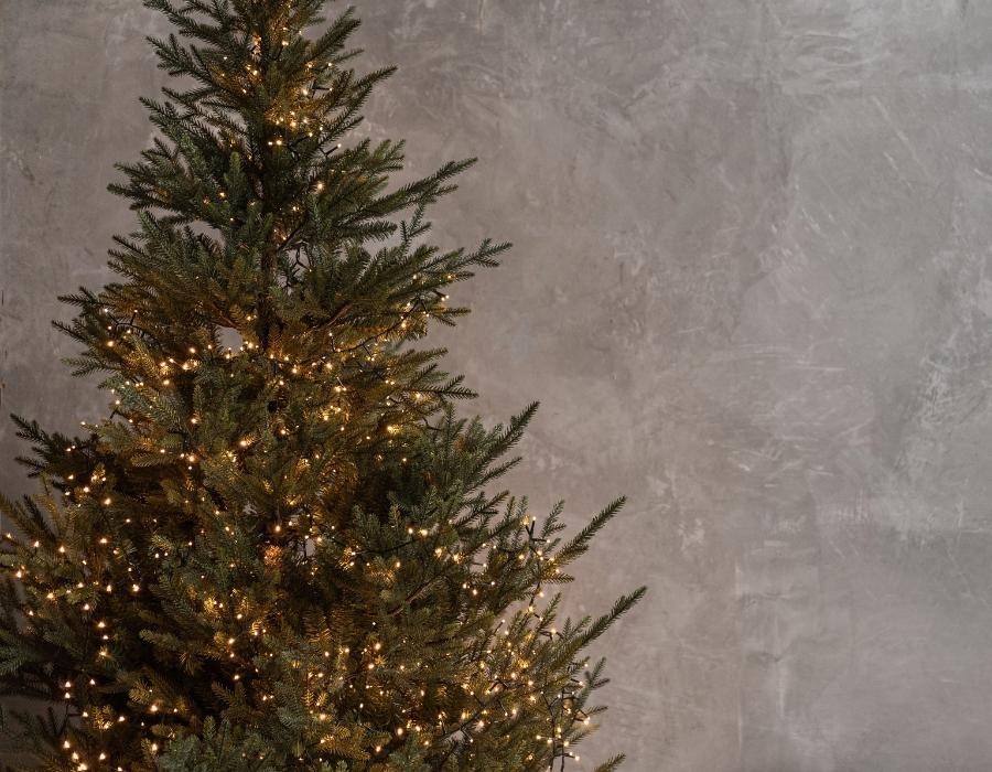 How Many Lights You Need for Your Christmas Tree (Plus Lights-Per-Foot  Guide)