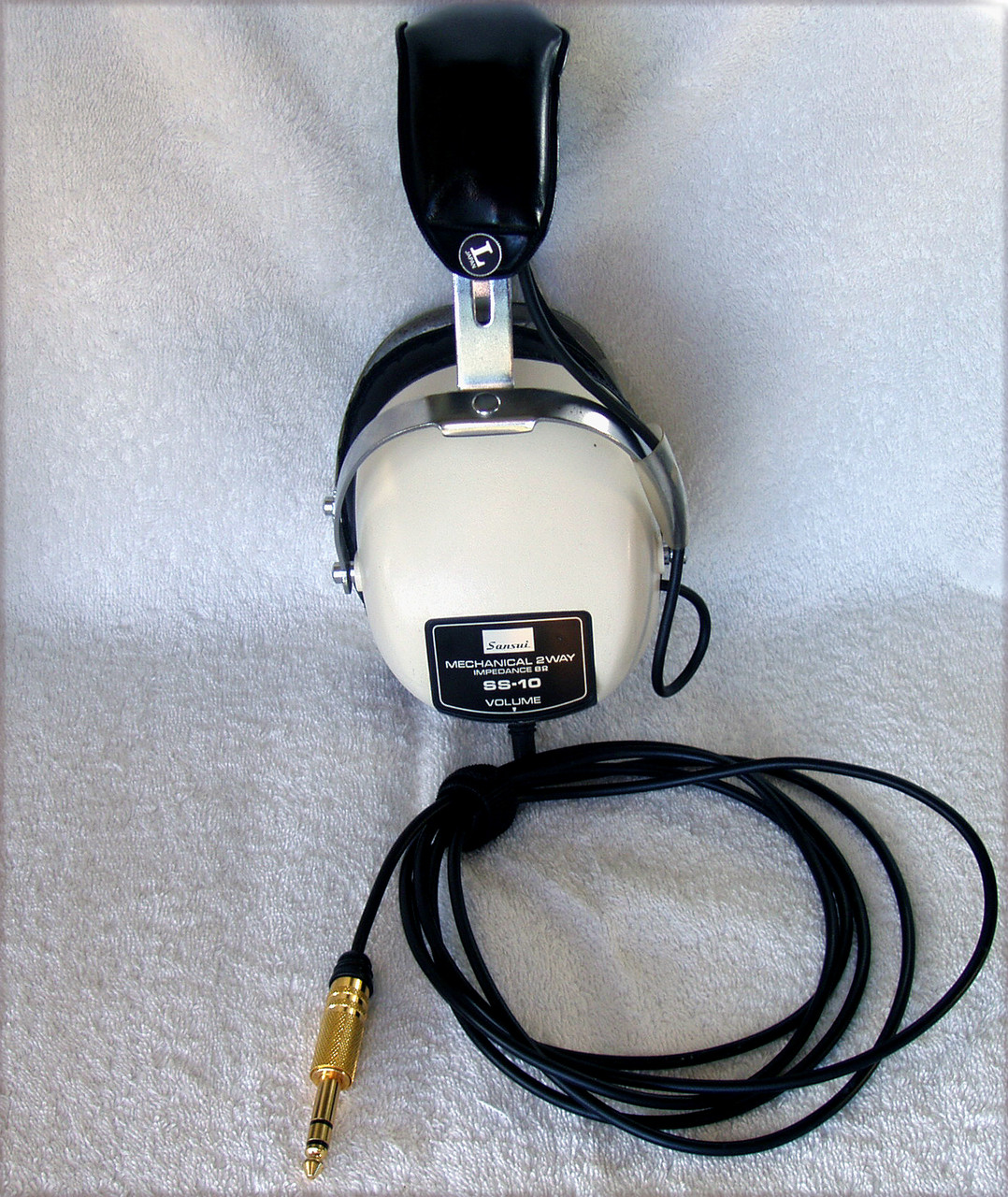 Classic 1970's SANSUI SS-10 8 Ohm Over The Ear Enclosed Headphones