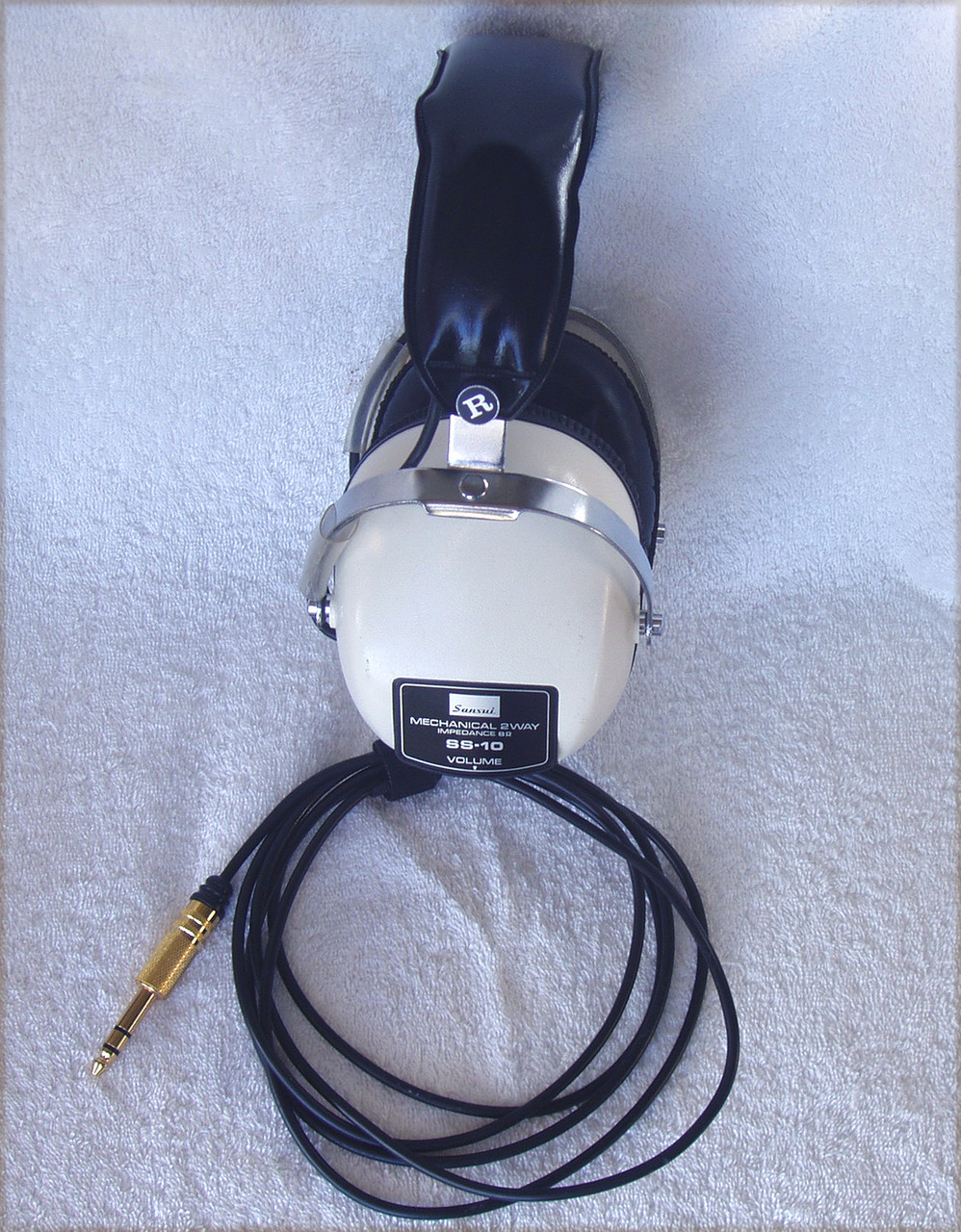 Classic 1970's SANSUI SS-10 8 Ohm Over The Ear Enclosed Headphones