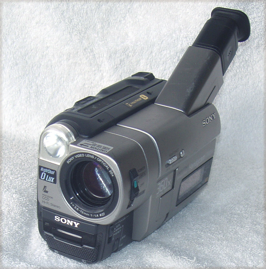 1999 SONY Hi-8 Camcorder Model: CCD TRV66E PAL With Tape (AS IS)