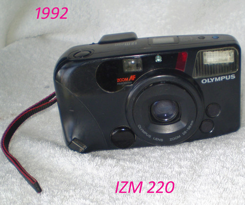 1992 OLYMPUS (Japan) Panoramic 35mm Film Camera IZM 220  (Non Functioning - As Described) 1992 OLYMPUS (Japan) Panoramic 35mm Film Camera IZM 220  (Non Functioning - As Described)