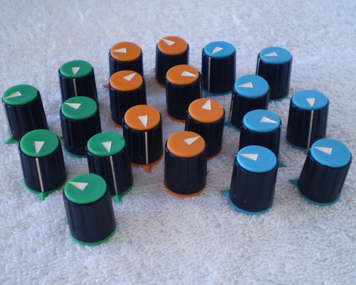 15mm OD BLACK Body With Multi-Coloured Top & Pointer KNOB For Electronic Equipment (Standard Fluted Shaft) NEW Old Stock