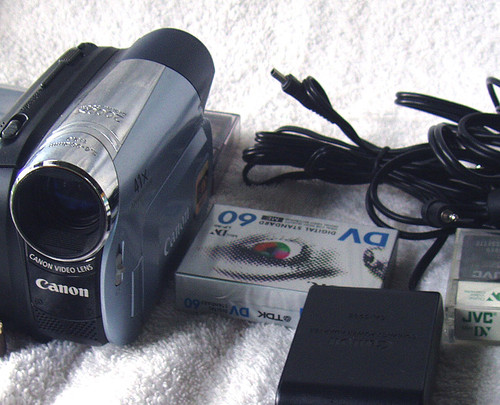 CANON MiniDV Video Camera Model: MD225E With Tapes, Battery,Charger etc