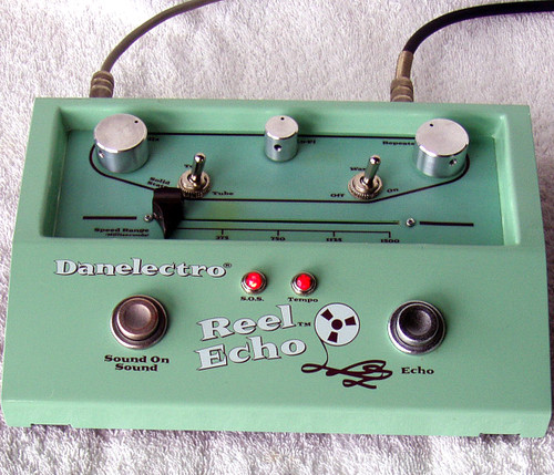 DANELECTRO Reel Echo Tape Simulator/Delay Effects Phat Pedal (Working)