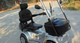 【JiaNianLe】Lu Chang with canopy single/double seater walker 170cmx69cmx160cm 24V/1200W Motor power 24V/5A Charger 12V/55AH × 2 Battery 6-10.5 km/h Equipped with car wipers for easy rainy travel Equipped with LED headlights and taillights for night