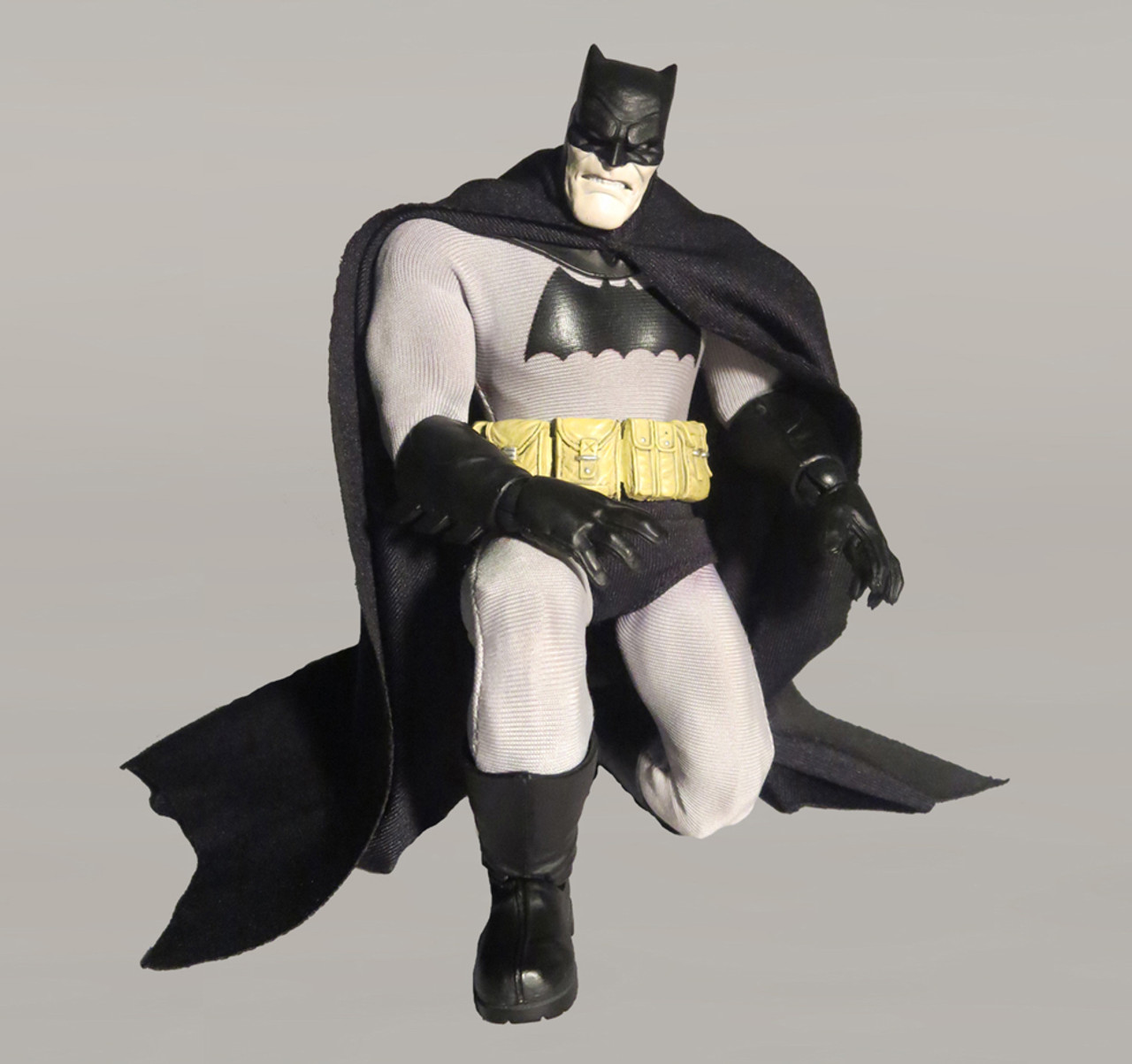 Mezco The One:12 Collective-The Dark Knight Batman Action Figure