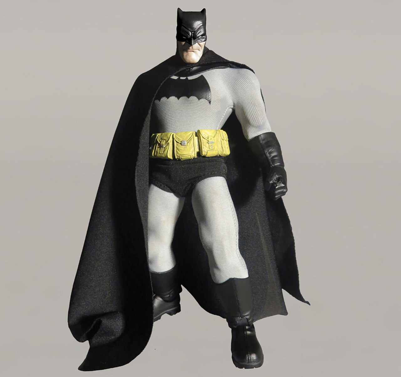 Mezco The One:12 Collective-The Dark Knight Batman Action Figure