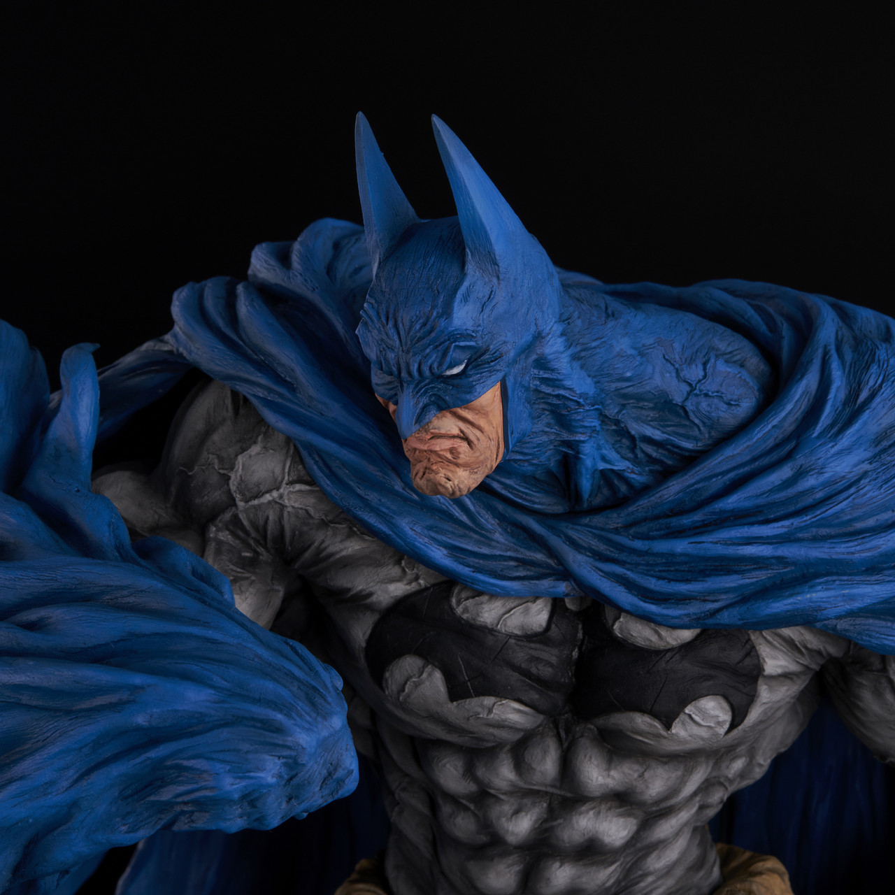 SOFBINAL DC BATMAN HEAVY BLUE VER 14IN VINYL FIGURE