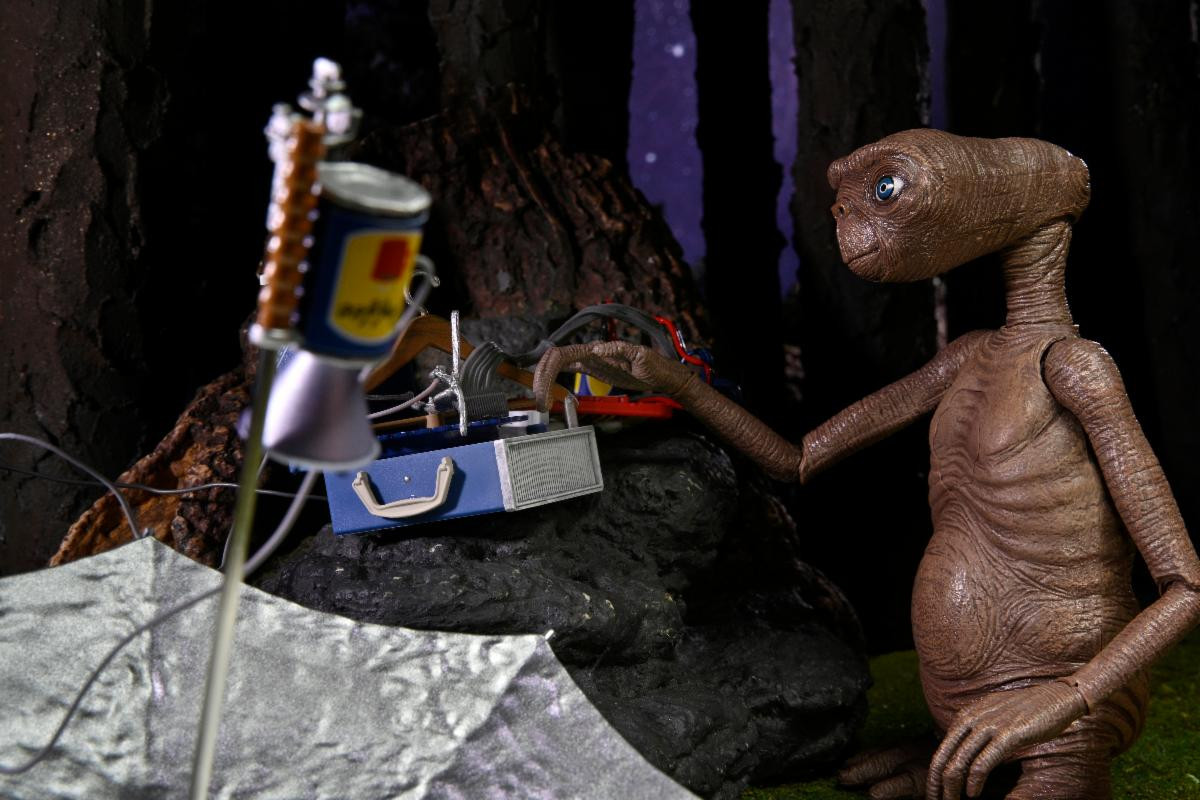 NECA E.T. 40th Anniversary – 7