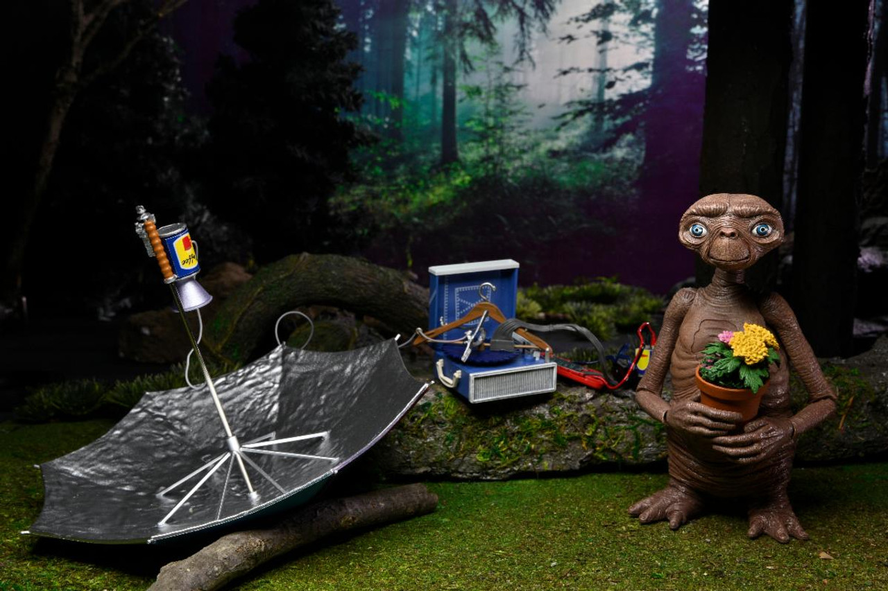 NECA E.T. 40th Anniversary – 7