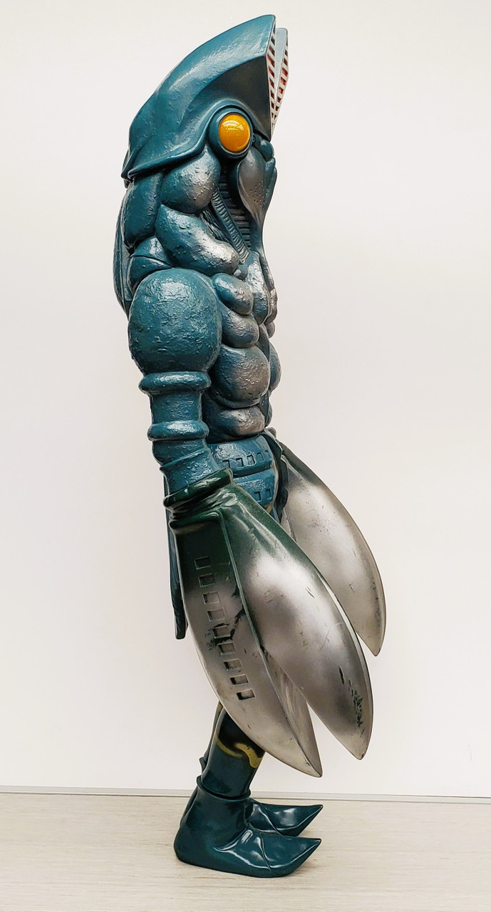 Bandai Ultraman Baltan Giant Size 25