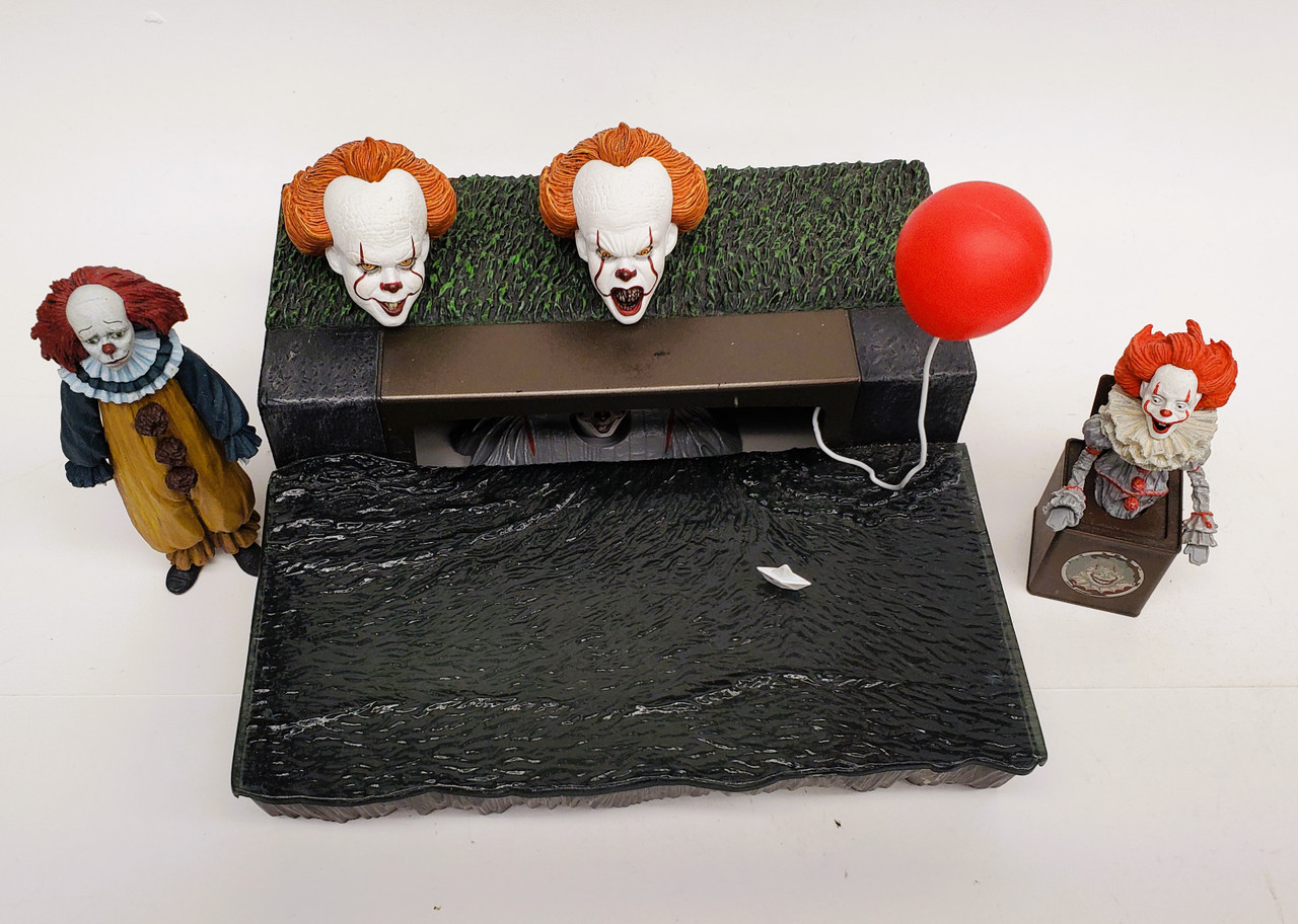 NECA Stephen King's IT Pennywise Action Figure accessories lot (no package)