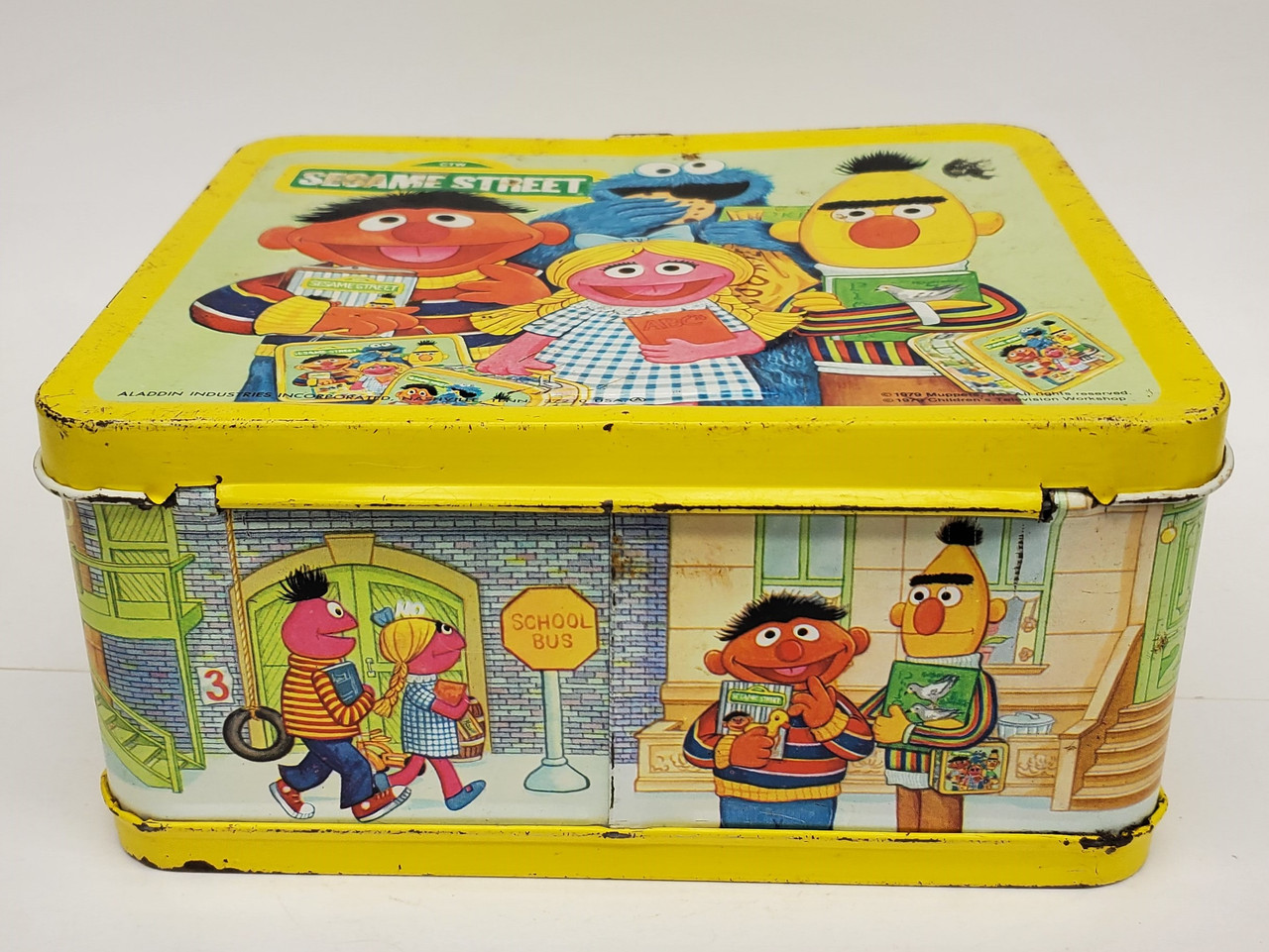 Aladdin (1979) Sesame Street metal lunchbox